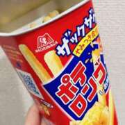 きょう ポテロングより先に浮かんだのは……お兄さんでした😳💭💗 ビデオdeはんど　上大岡校