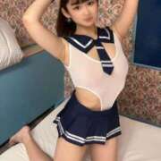 ねおん（激レア×圧倒的美少女！ 先輩の声✨ ハニービー（Honey Bee）