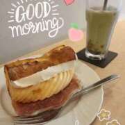 まふゆ お礼と出社前のごほうび朝ごはん🍑🥖✨ 熟女家 堺東店