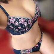 和葉　もえ 明日出勤します✨️ OLピンクコレクション