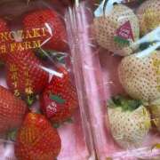 みゆう どっちが好き？🍓🤍 あふたーすくーる本店