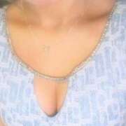 なつき ふわふわなおっぱい触ってみて♡ FROZEN(フローズン)