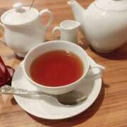 ヒメ日記 2025/11/08 08:30 投稿 アイビー 飾窓