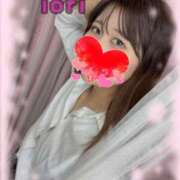 いおり 本日、登校します🌷 パンチラJK