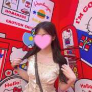 きらら★SS級逸材タレントの卵 ねぇ..パイスラ気になっちゃた？🤭 渋谷S級素人清楚系デリヘル chloe