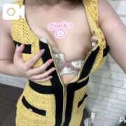 なお ポロっと見えちゃってる…？！ Blue Moon