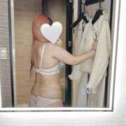 ヒメ日記 2025/12/22 20:09 投稿 れな 白い巨乳