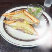 愛知ゆうな【優等生】 おひる😋🍴 素人専門　街角レディ