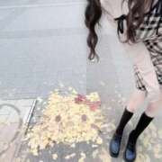 ひな♪ 華金集合だよ〜✊🏻🔥 水色りぼん