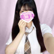 なつみ 出勤してます！ 美コキ手少女