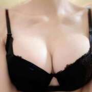 あんず ちらりんちょ(/ω･＼)ﾁﾗｯ 夜這専門発情する奥様たち 谷九店