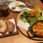 浅香えま 美味しいランチで元気チャージ💪💖 やみつきエステ錦糸町店