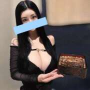 萌木 🤍🐇吉原で初めての出前、うな重をいただきました🐇🤍 Versailles