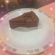 美音(みおん) ケーキ食べたよ🥰明日は出勤〜🩷 上野人妻城