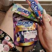 みみ 前もらったお菓子で今日も頑張るね💘 三つ乱本館