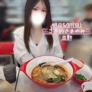 ぐみ 麻辣湯と白シャツ🥹🌶️/急遽明日出勤です💐 ハピネス東京