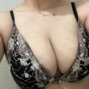 月野　はる 月野はるです♡  未経験なので優しくしてくれると  嬉しいです✨  よろしくお願 イラマチーオ池袋店