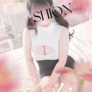 『しおん』 こんばんは🐱🎀 ESSENCE