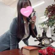 美鳥　なな 🕊️次回出勤🕊️ OLピンクコレクション