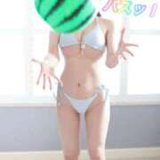 ひよん 受け取って〜🍉✨ The White