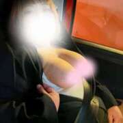 ももな 車内ではじまる… 逢って30秒で即尺