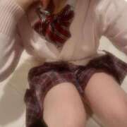 しおり 今日はありがとうございました🩷 新宿・本格コスプレ素人アイドル学園イメクラ「新入生」