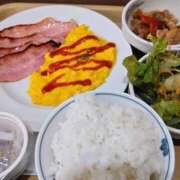 北村 友美 朝ごはん🍚✨ 人妻セレブ宮殿