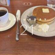 前川早織 神社から喫茶店へ 五十路マダム 博多店