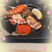 桐生しおり みなさんは、どんなふうにお正月を過ごしてますか？🎍 私はのんびりしつつ、少しだけ自分の時間も🤍 ゆっくりできてるといいな☺️ 人妻ジャンキー