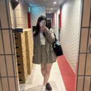 成田れな 私服チャレンジ💫 ヌルテカ