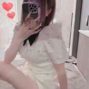 のあ 27日出勤してます✌️🩷🩷 The White