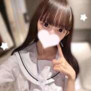 こはる 出勤です🤍 E+アイドルスクール新宿・歌舞伎町店