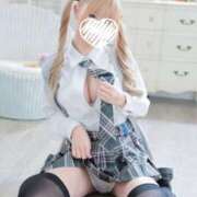 ゆあ☆ご奉仕えちえち新入生☆ 来週から🩷🤍🎀 愛ドル学園　☆制服着たまま部☆