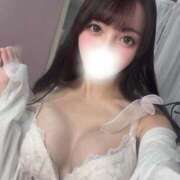 つき 明日🤍 E+アイドルスクール新宿・歌舞伎町店