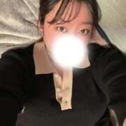 ちなつ ちょっと休憩中です☕️🤍 白いぽっちゃりさん