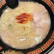 まこ お昼はラーメンで幸せチャージ🍜💕 白いぽっちゃりさん