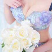 羽月 めな 本日もよろしくお願いします🤍 LUXE(リュクス)