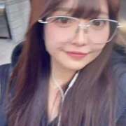 つき 出勤してます🤍 E+アイドルスクール