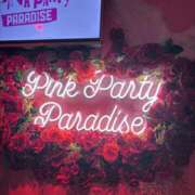 みる 🙏🏻🖤 VIVID CREW Pink Party Paradise