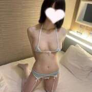 なる 次回17時🤍 E+アイドルスクール新宿・歌舞伎町店