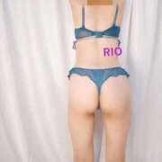 小鳥遊 りお しゅ♡ 夜這い専門 発情する奥様たち梅田店