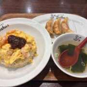 りのあ お腹空いて😉✨今日の夜はこれ❣️家に帰る途中🤭✨ 熟女の風俗最終章 相模原店