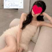 ねね 金曜の夜。睡魔と戦う？それとも、ねねに全力で起こされる？😍🤍 東京エステコレクション 新橋・銀座