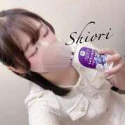 しおり ひと口…もらって？💋 リアル 日本橋店