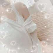 えま　知的で清潔感溢れる存在 映画見てました♡ ROYAL FACE