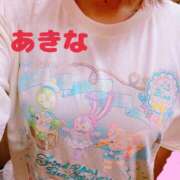 あきな 青色さがしに出発(Tシャツ) 川崎人妻城
