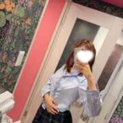 かな 明日日曜日出勤します🎀 渋谷くいーんず
