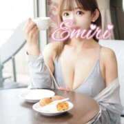 ヒメ日記 2026/06/05 09:09 投稿 えみり　その谷間。まさに絶景。 CELEB FACE NAKASU