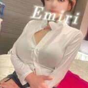 ヒメ日記 2026/06/06 18:19 投稿 えみり　その谷間。まさに絶景。 CELEB FACE NAKASU