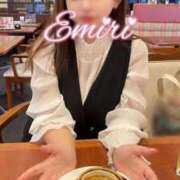 ヒメ日記 2026/06/09 08:30 投稿 えみり　その谷間。まさに絶景。 CELEB FACE NAKASU